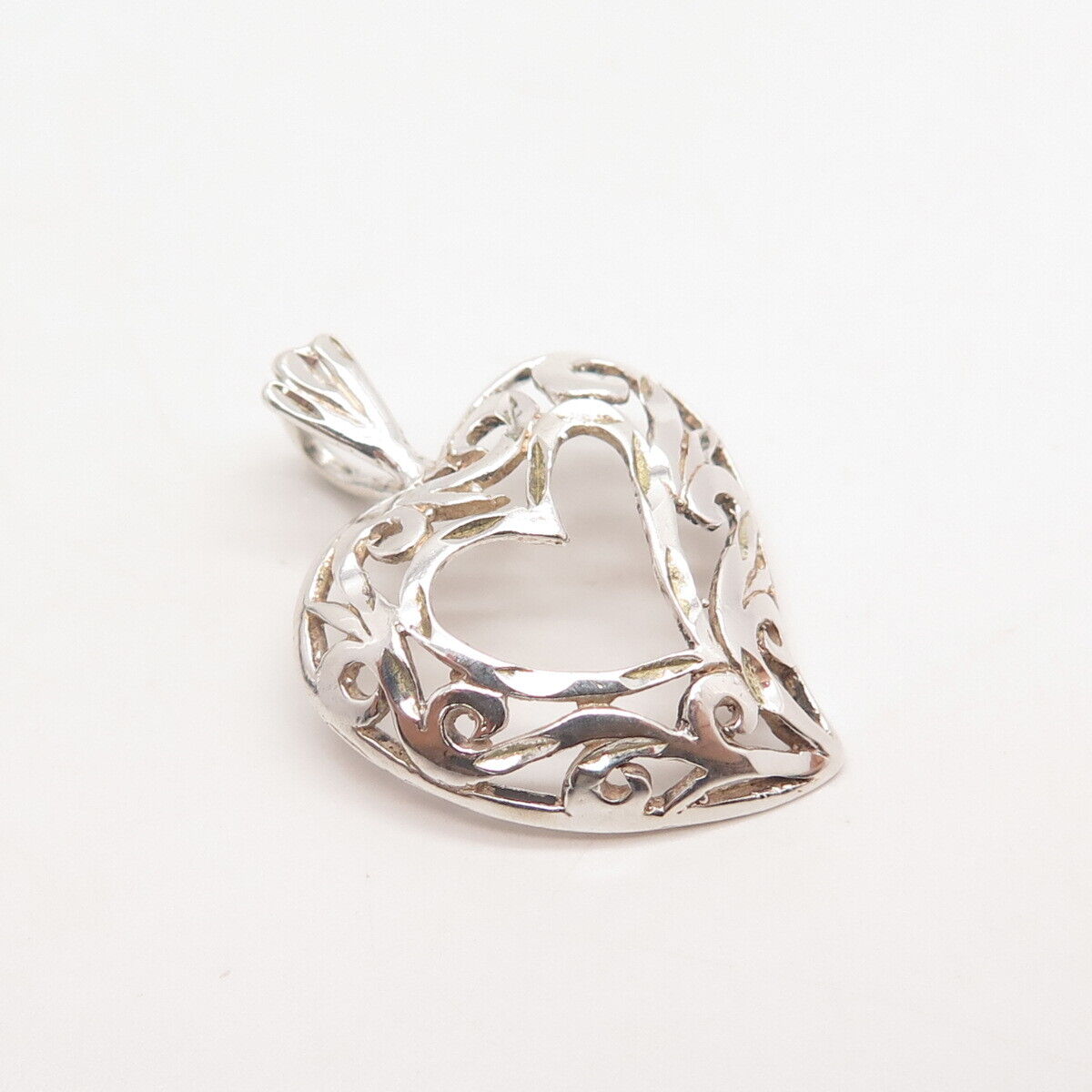 925 Sterling Silver Vintage Ornate Heart Pendant