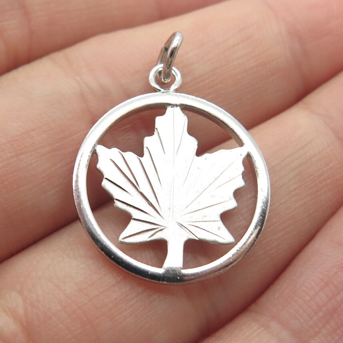 925 Sterling Silver Vintage Bond Boyd Leaf Round Pendant