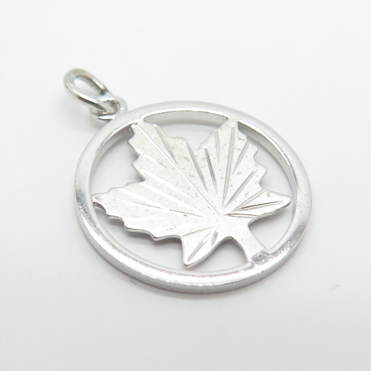 925 Sterling Silver Vintage Bond Boyd Leaf Round Pendant