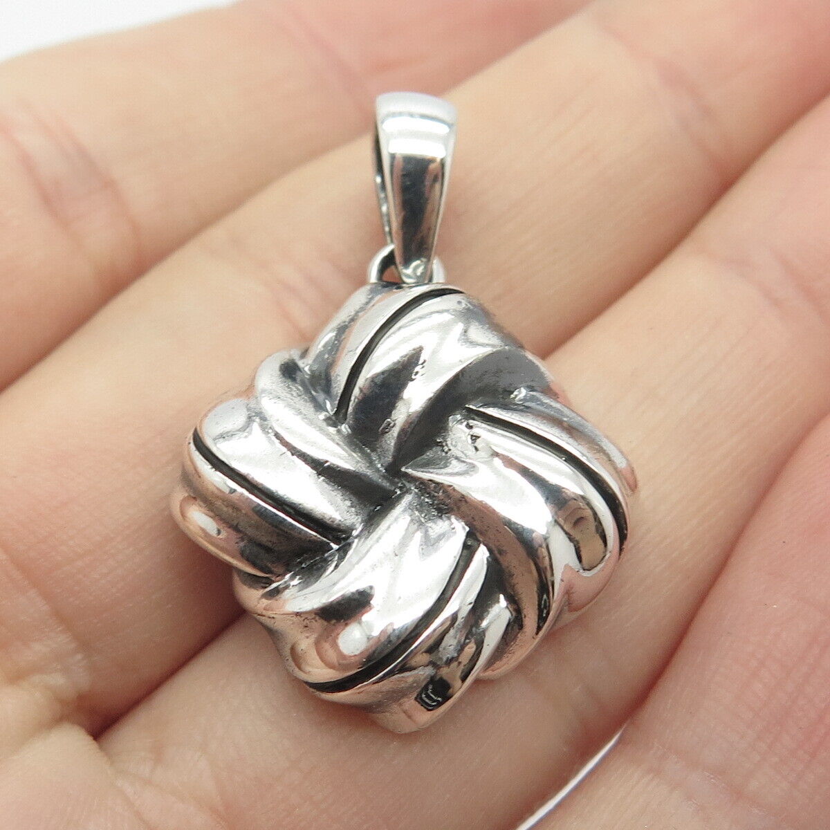 925 Sterling Silver Vintage Knot Pendant