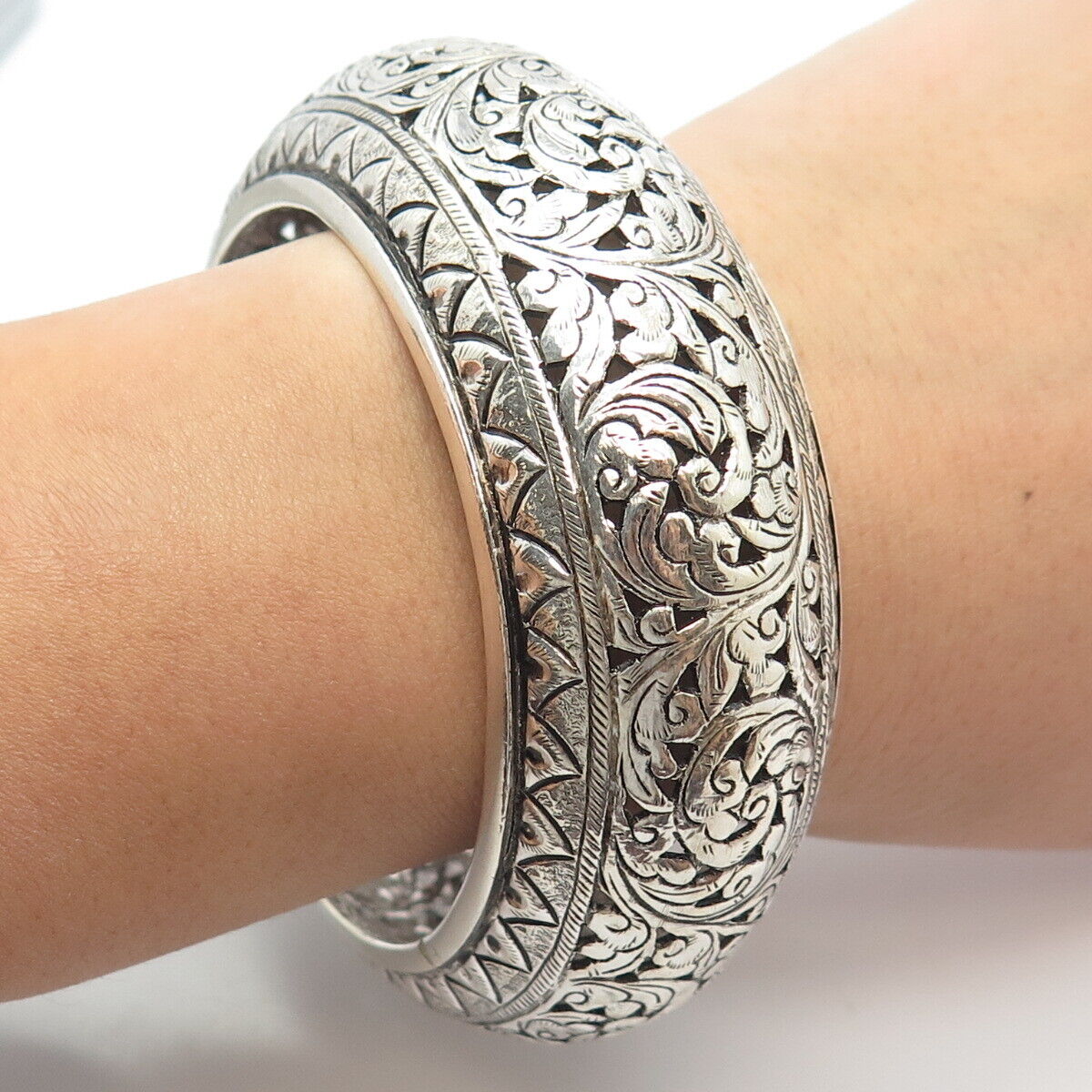 800 Silver Vintage Ornate Bangle Bracelet 8"