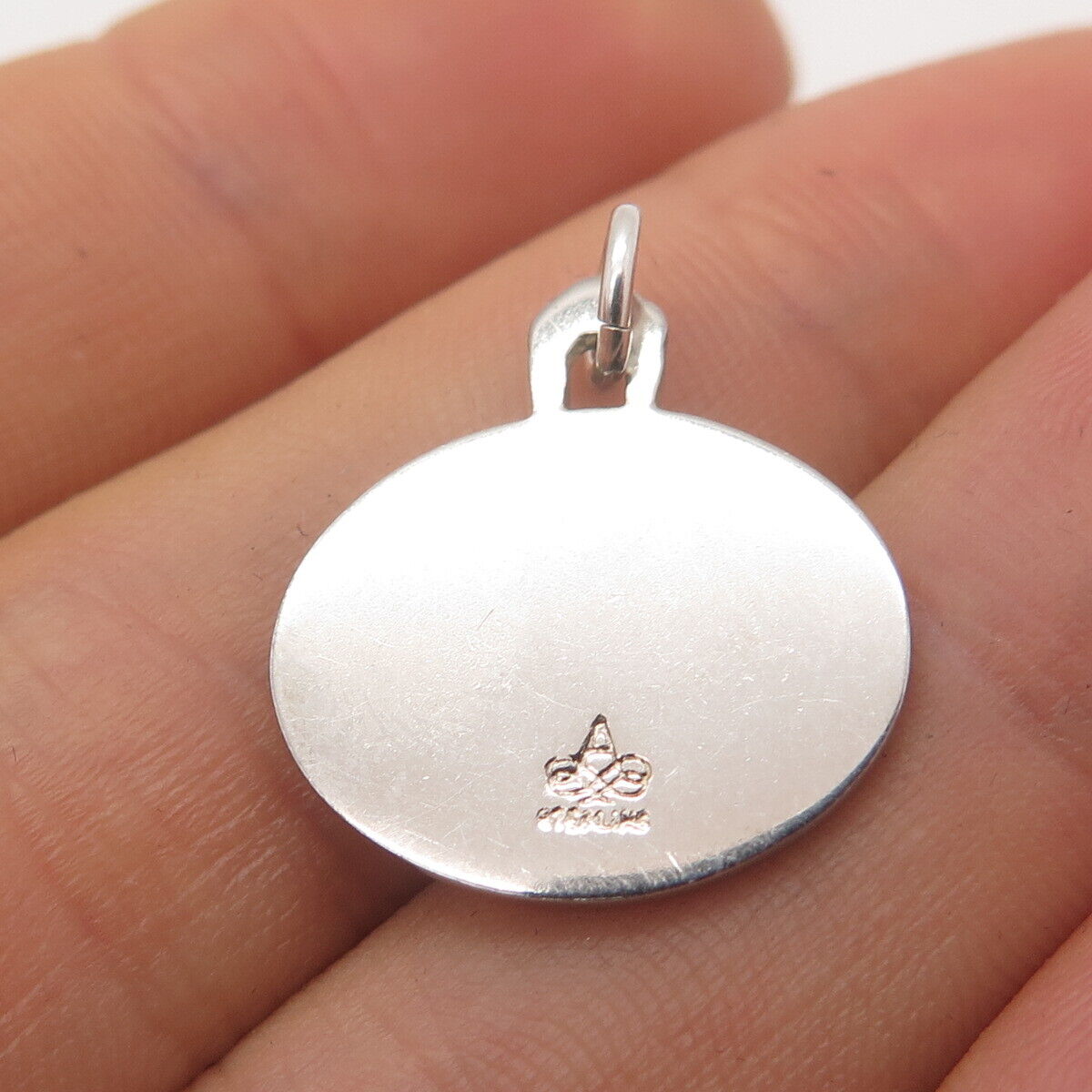 925 Sterling Silver Vintage Hands In Prayer Round Pendant