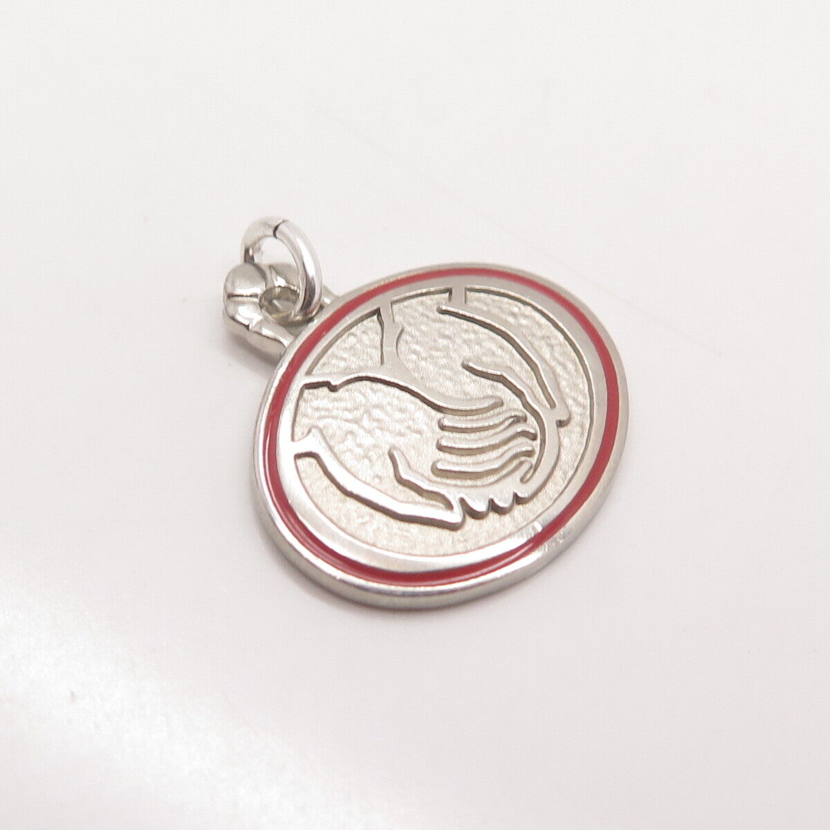 925 Sterling Silver Vintage Hands In Prayer Round Pendant