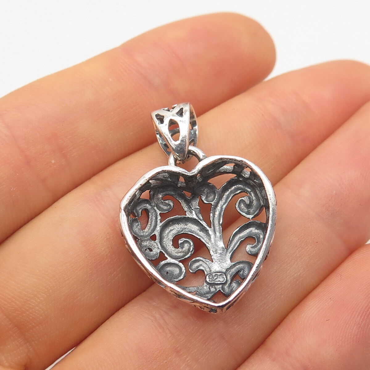 925 Sterling Silver Vintage Ornate Swirl Heart Pendant