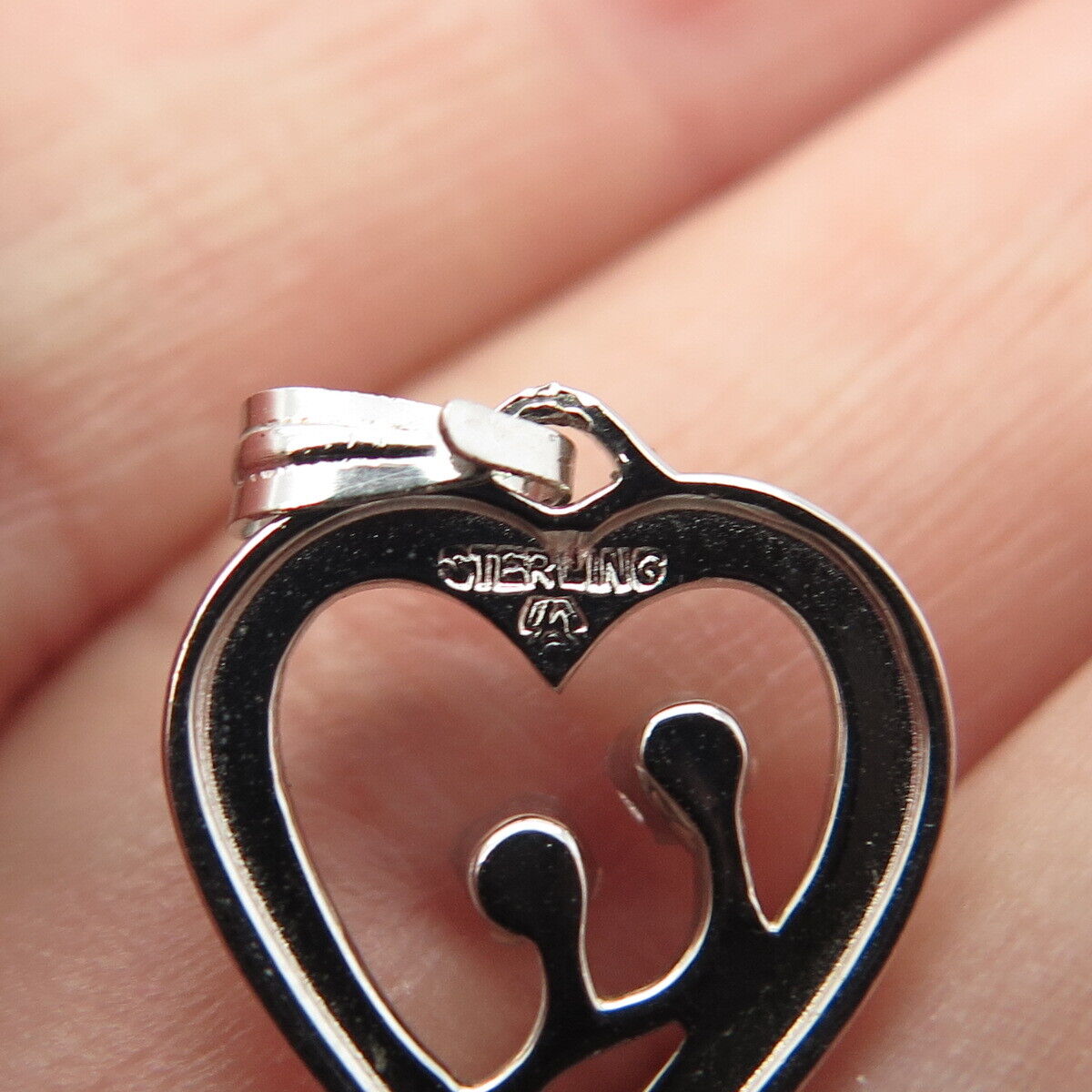 925 Sterling Silver Vintage C Z Heart Pendant