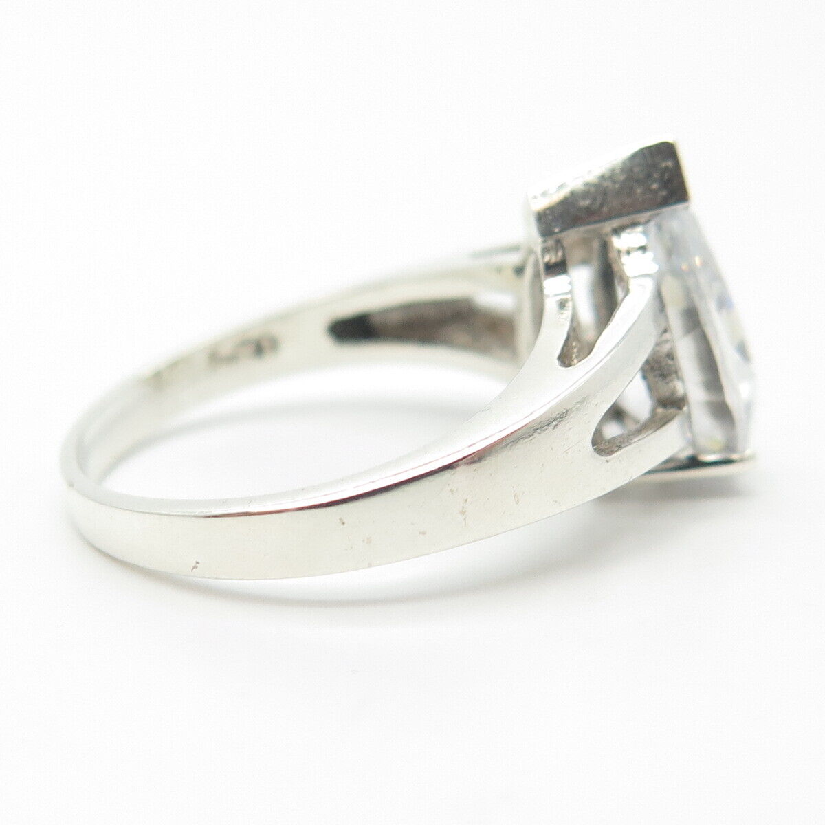 925 Sterling Silver Pear-Cut C Z Ring Size 6.75