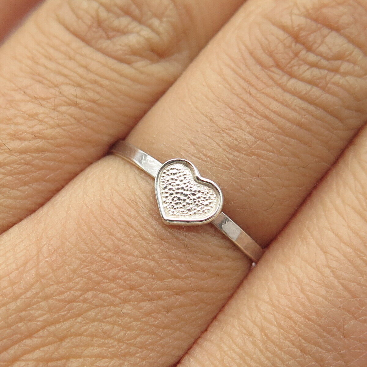 925 Sterling Silver Vintage Loving Heart Stackable Ring Size 7.5
