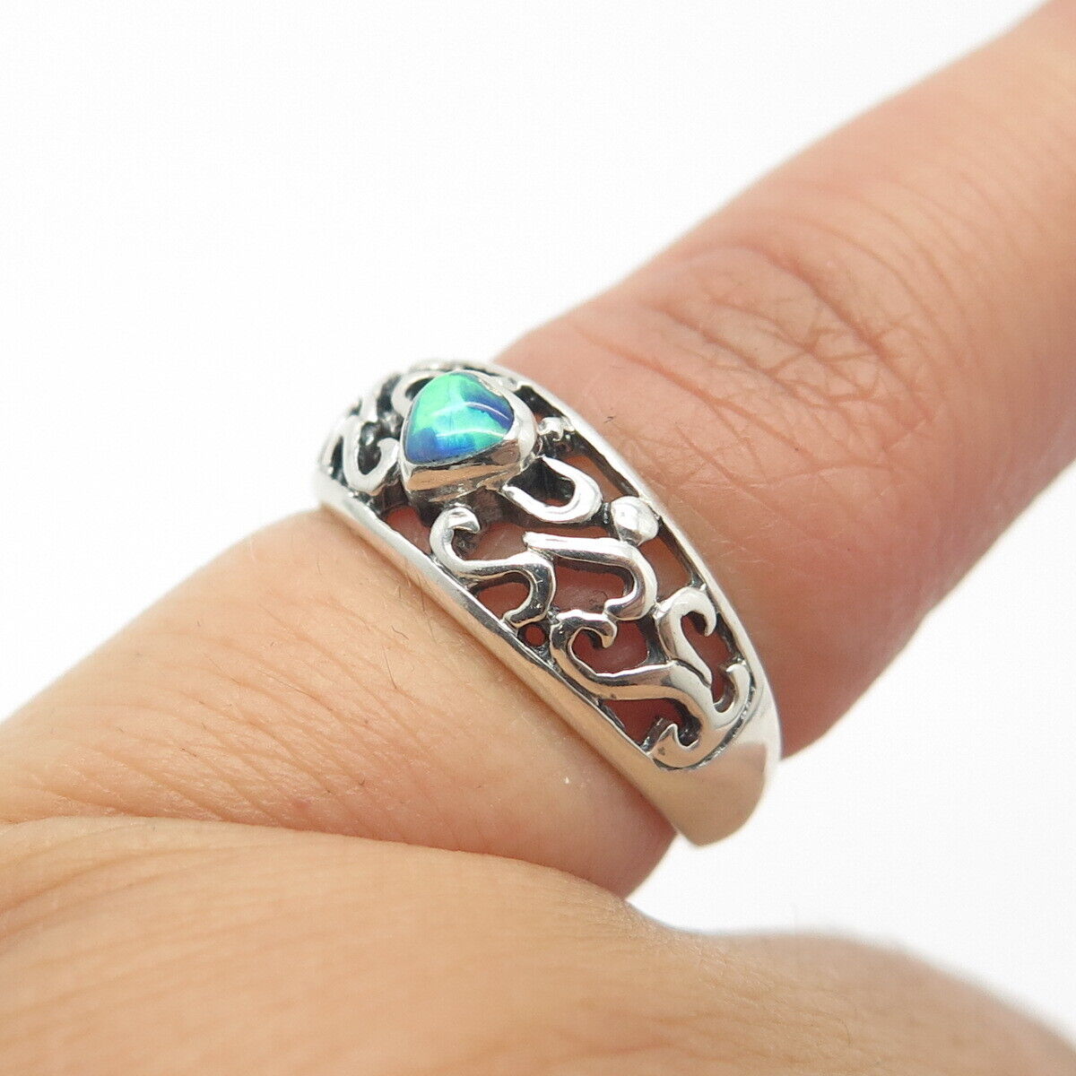 925 Sterling Silver Vintage Silver Cloud Real Opal Gem Heart Ring Size 4.25