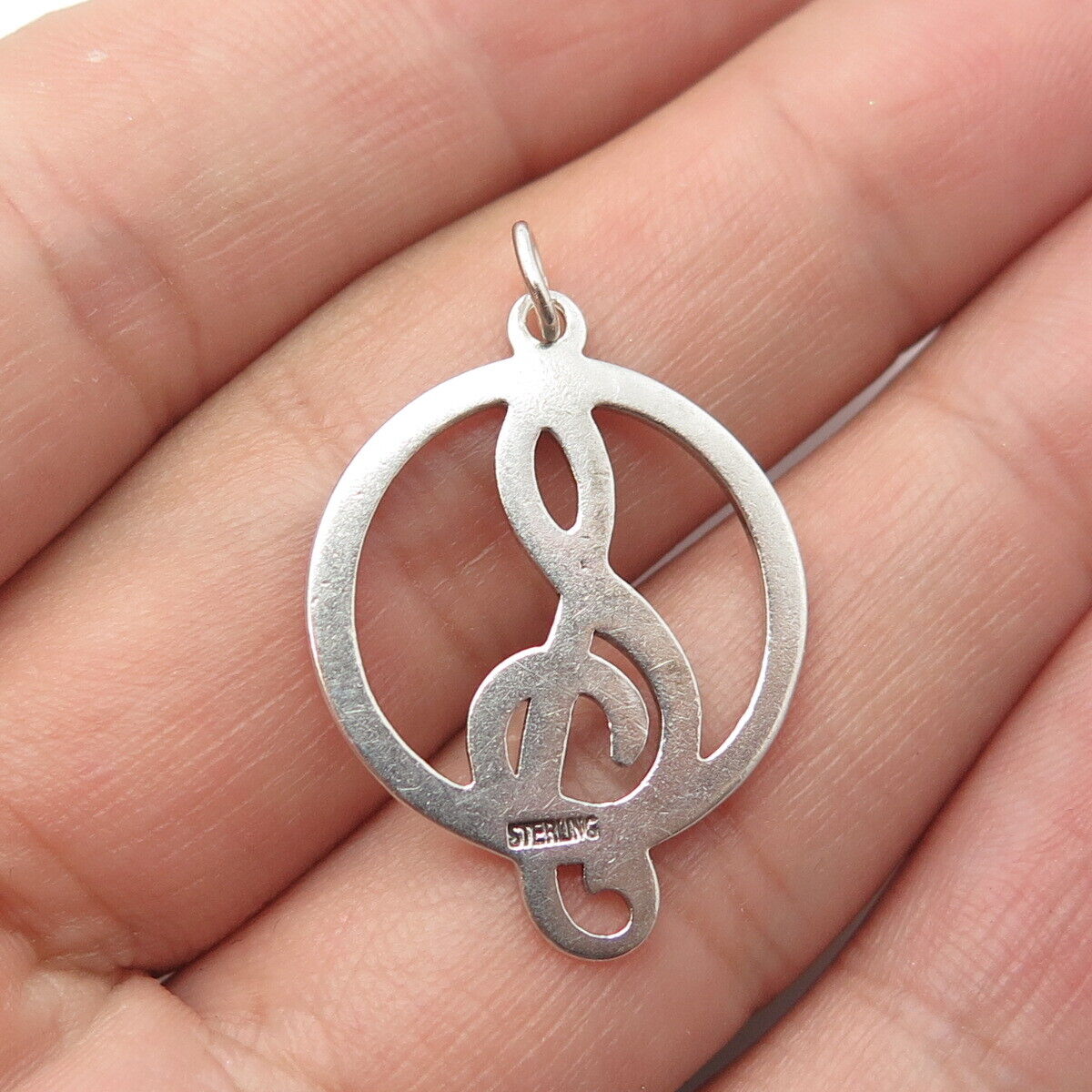 925 Sterling Silver Vintage Treble Clef Musical Note Round Pendant