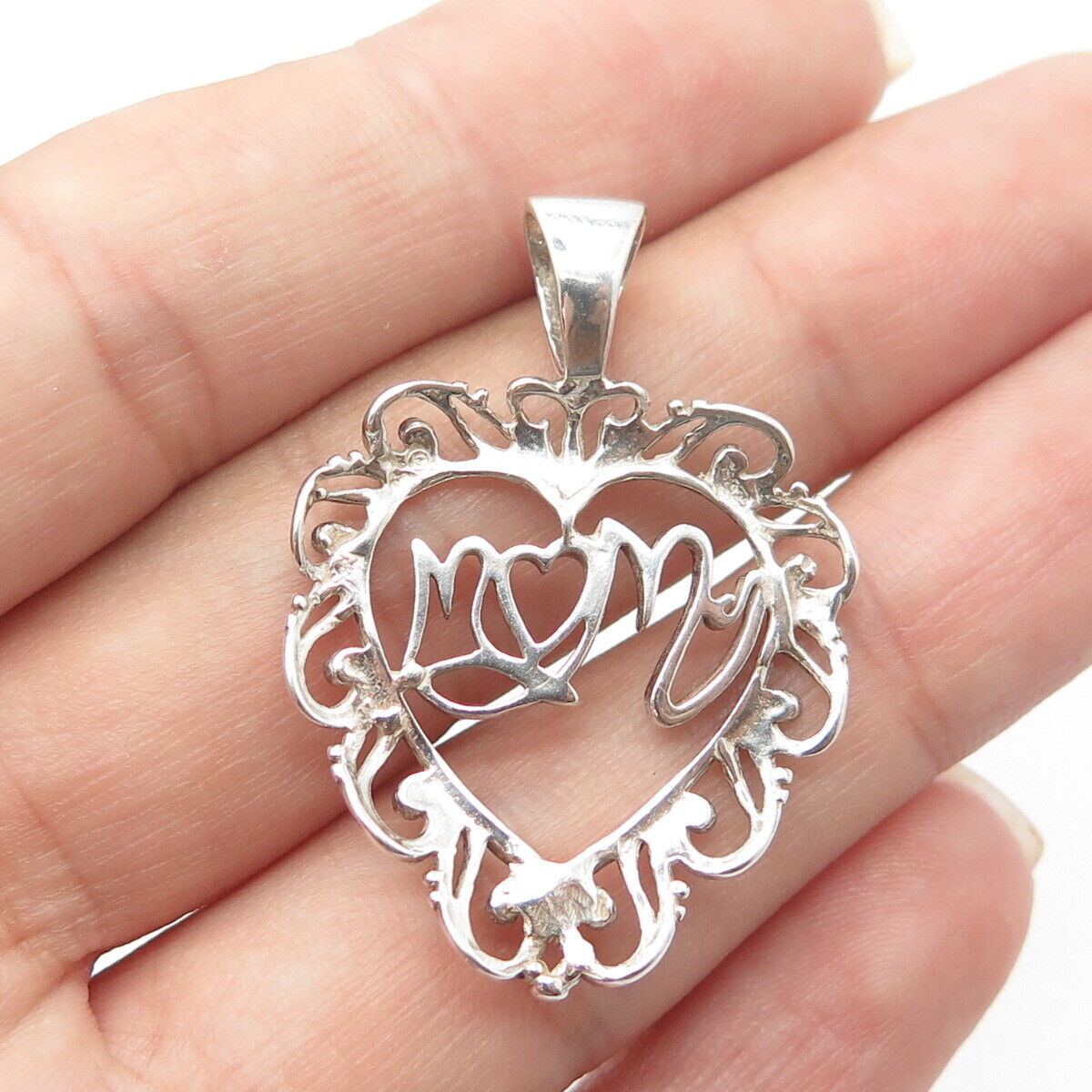 925 Sterling Silver Vintage "Mom" Love Heart Pendant