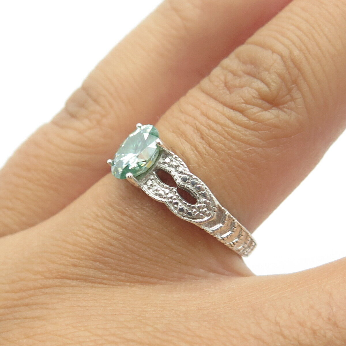 925 Sterling Silver Real Green Moissanite Gemstone Ring Size 6