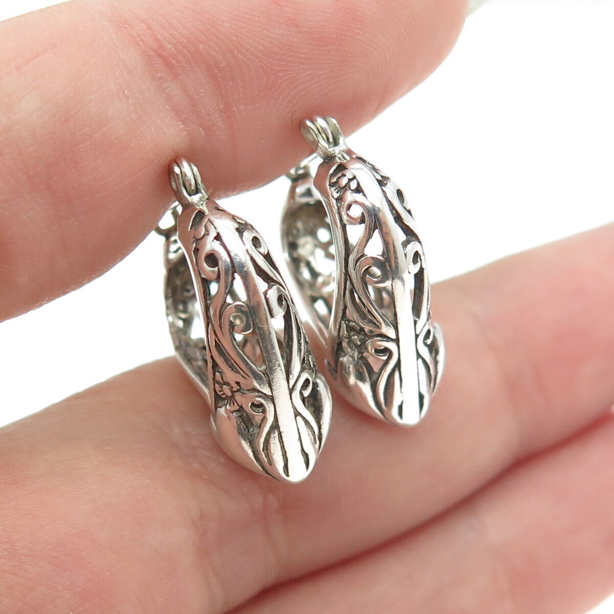 925 Sterling Silver Vintage Signature Scroll Heart Hoop Earrings