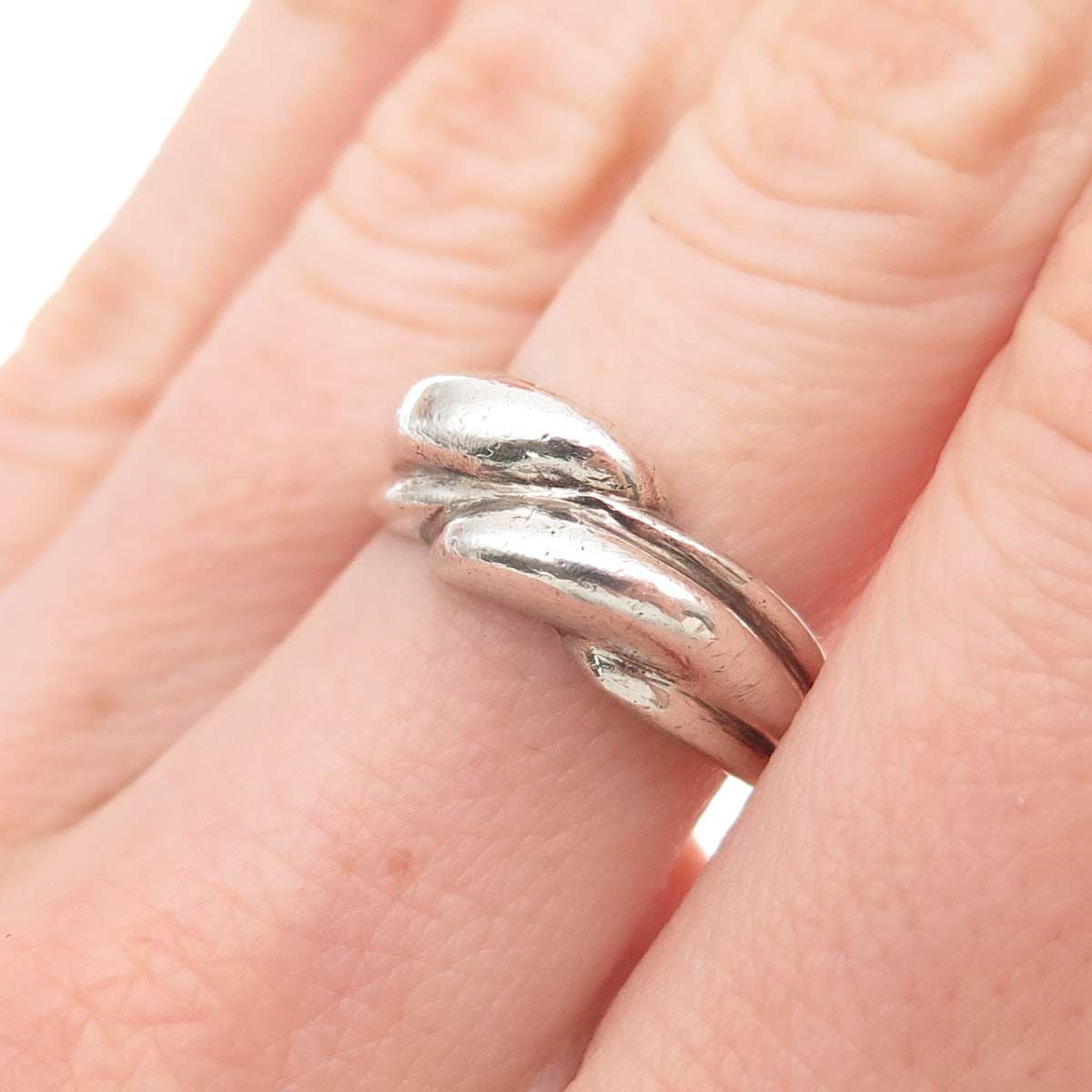 925 Sterling Silver Vintage Modernist Wavy Oxidized Ring Size 7.25