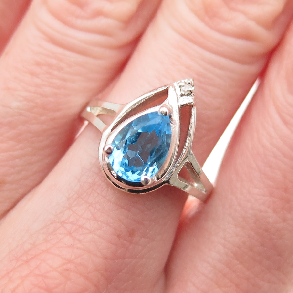 925 Sterling Silver Vintage Real Diamond Accent & Swiss Blue Topaz Ring Size 8