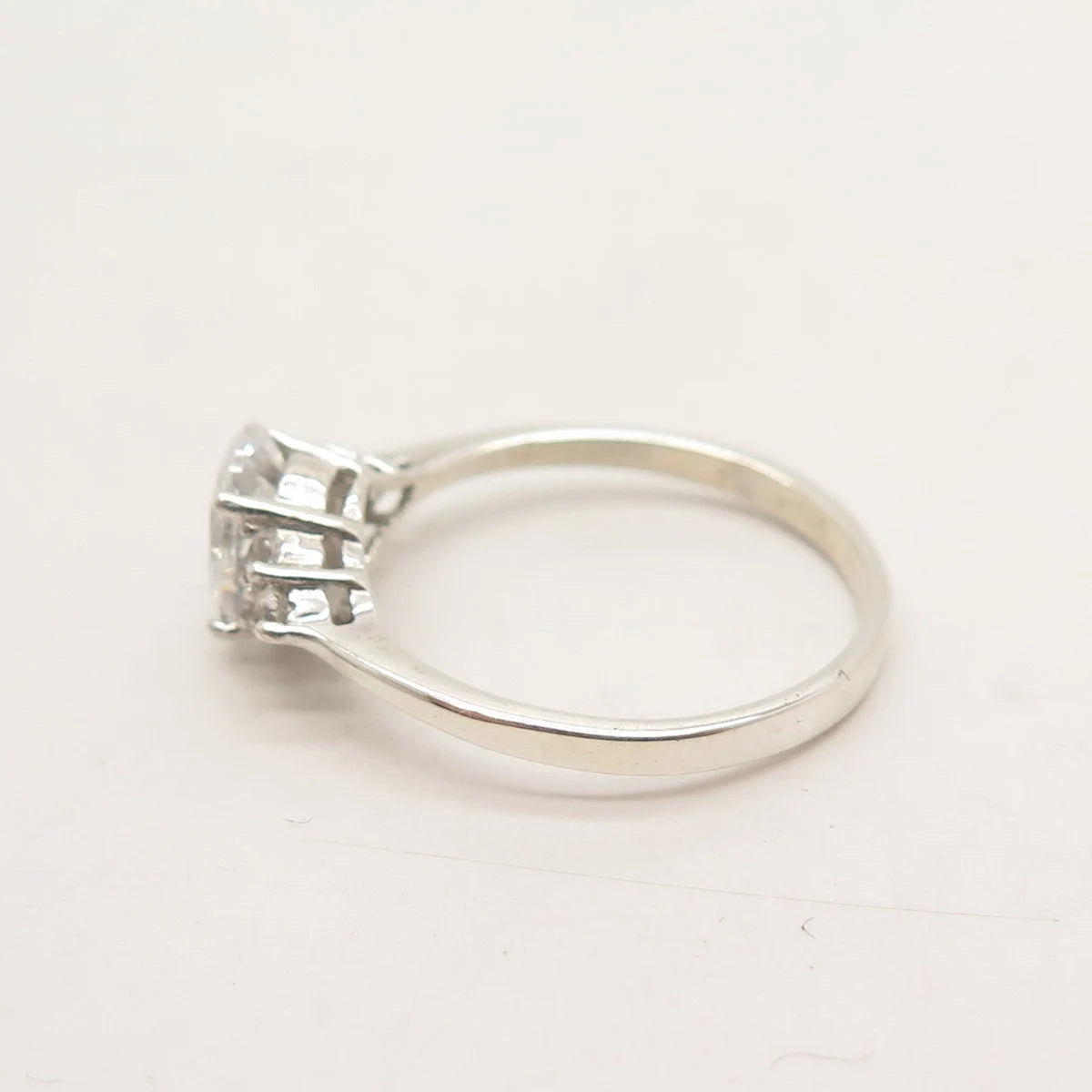 925 Sterling Silver Oval-Cut C Z Ring Size 7.25