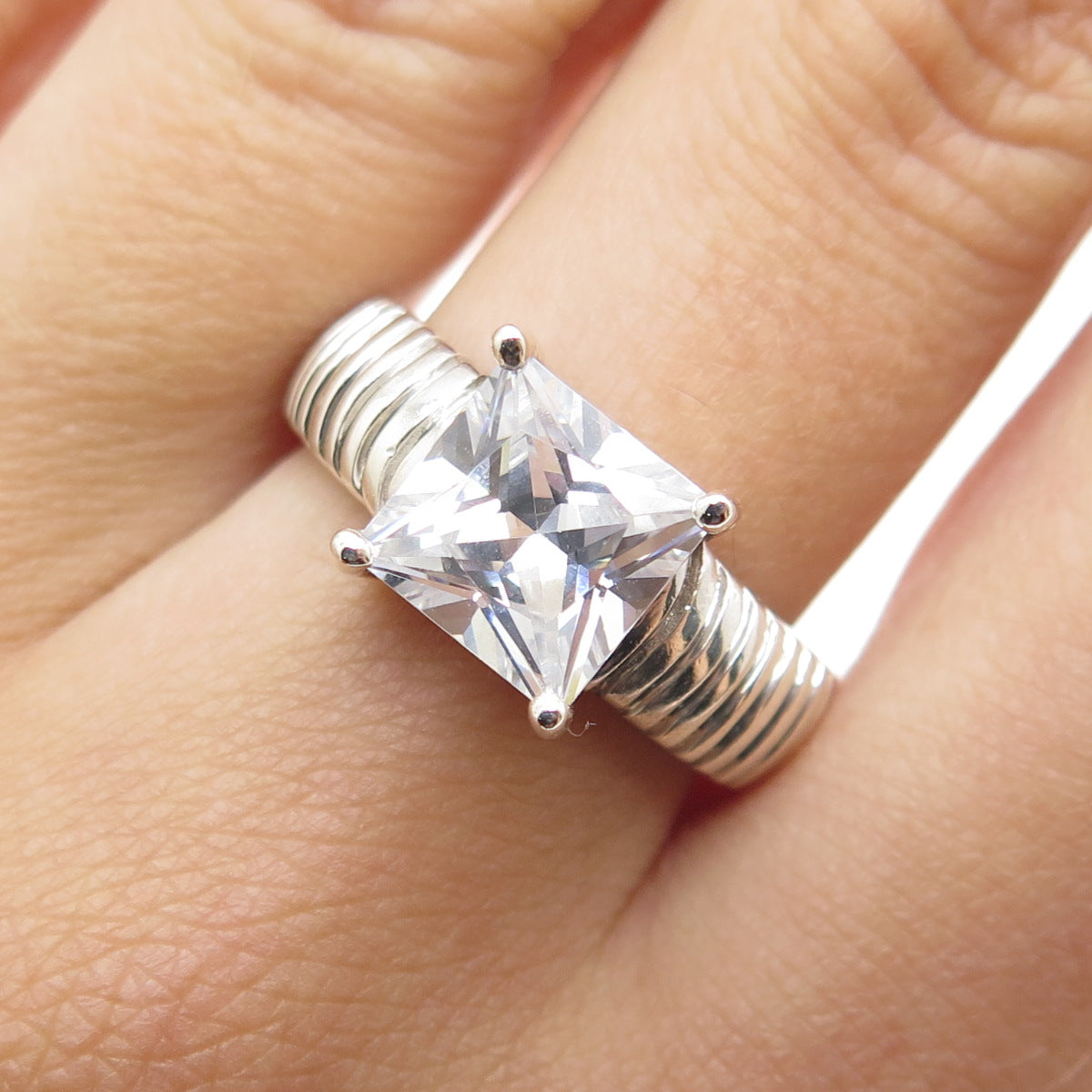 925 Sterling Silver Vintage Princess-Cut C Z Ribbed Ring Size 7.25