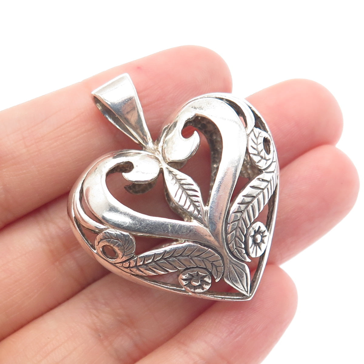 MORNING SUN 925 Sterling Silver Vintage Ornate Flower Heart Pendant