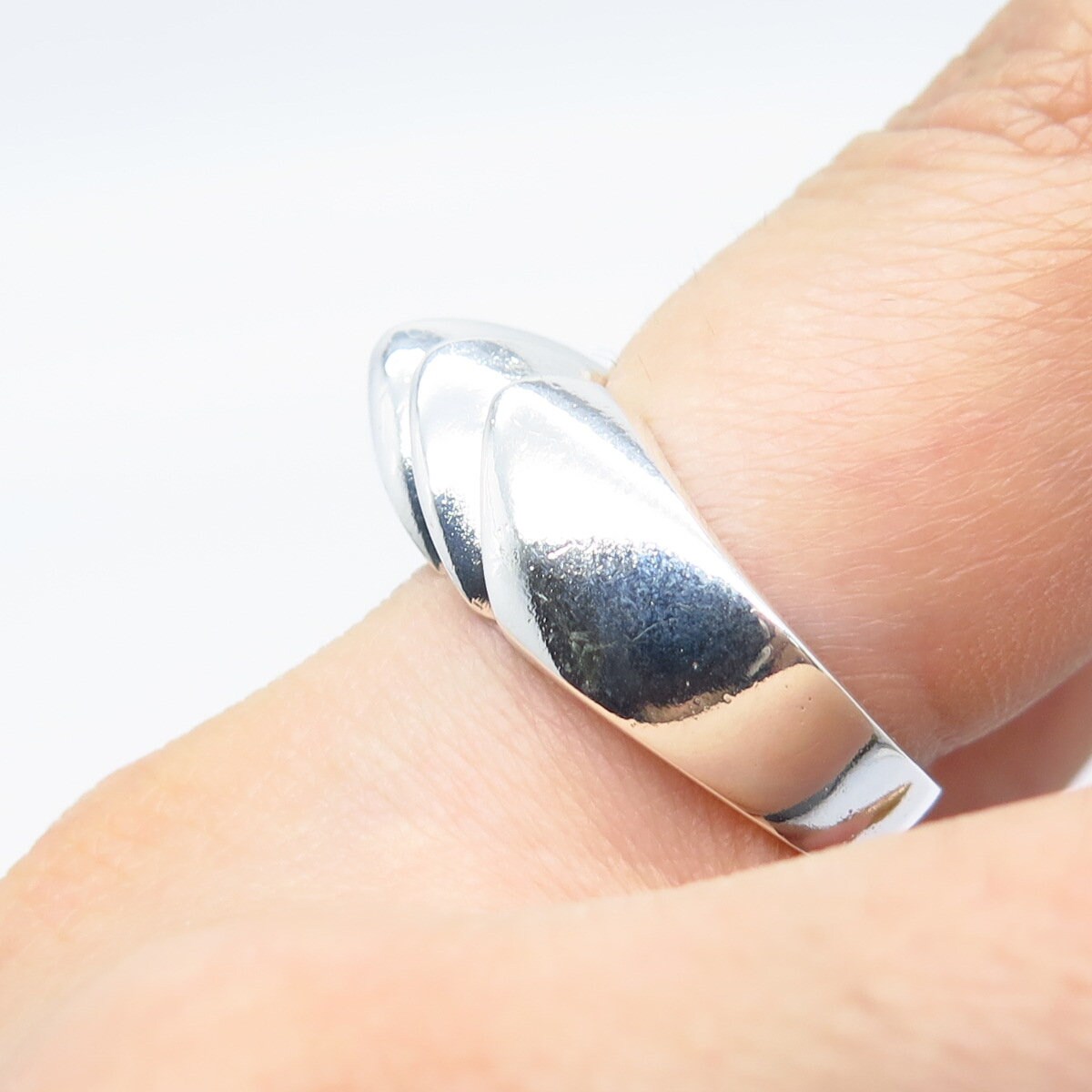 925 Sterling Silver Vintage Mexico Ribbed Domed Ring Size 7.75