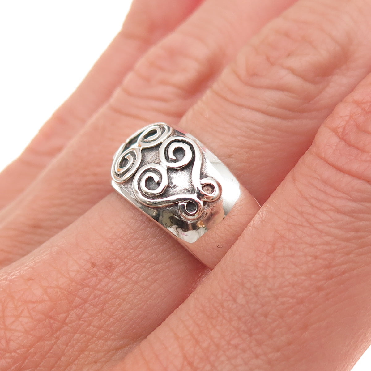 925 Sterling Silver Vintage Heart Scroll Oxidized Ring Size 7