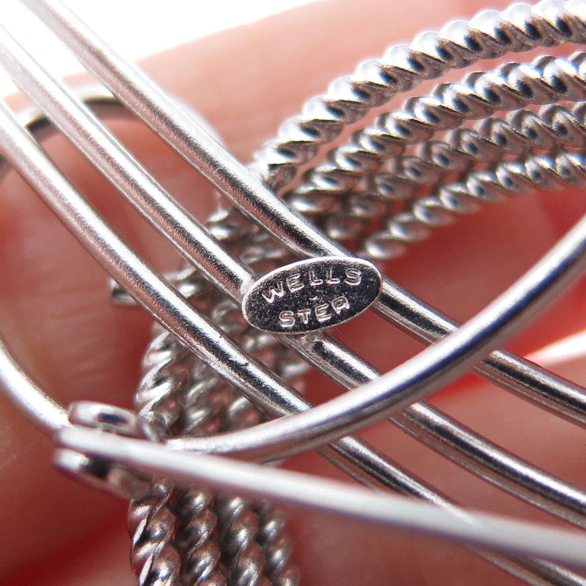WELLS 925 Sterling Silver Vintage Twisted Circle Floral Pin Brooch