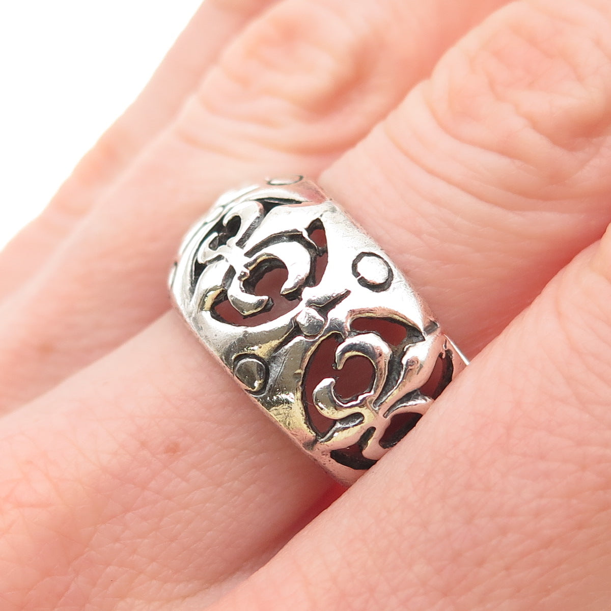 925 Sterling Silver Vintage Fleur de Lis Oxidized Ring Size 7.5