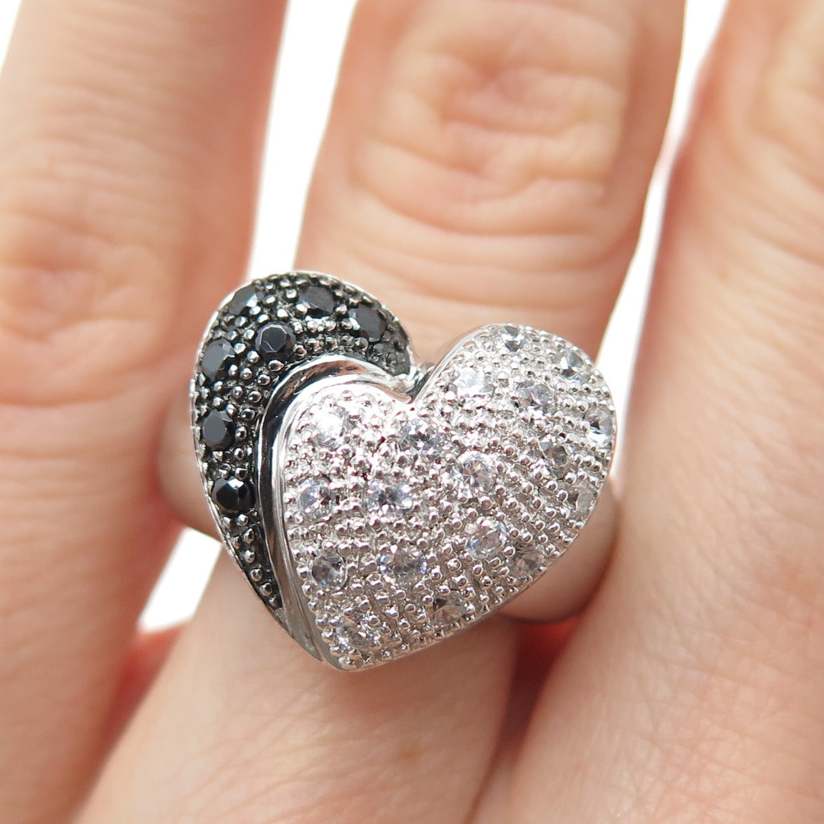 925 Sterling Silver Round-Cut Black & White C Z Heart Ring Size 6.5