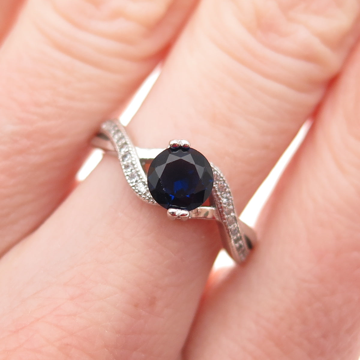 925 Sterling Silver Round-Cut Blue & White C Z Ring Size 7