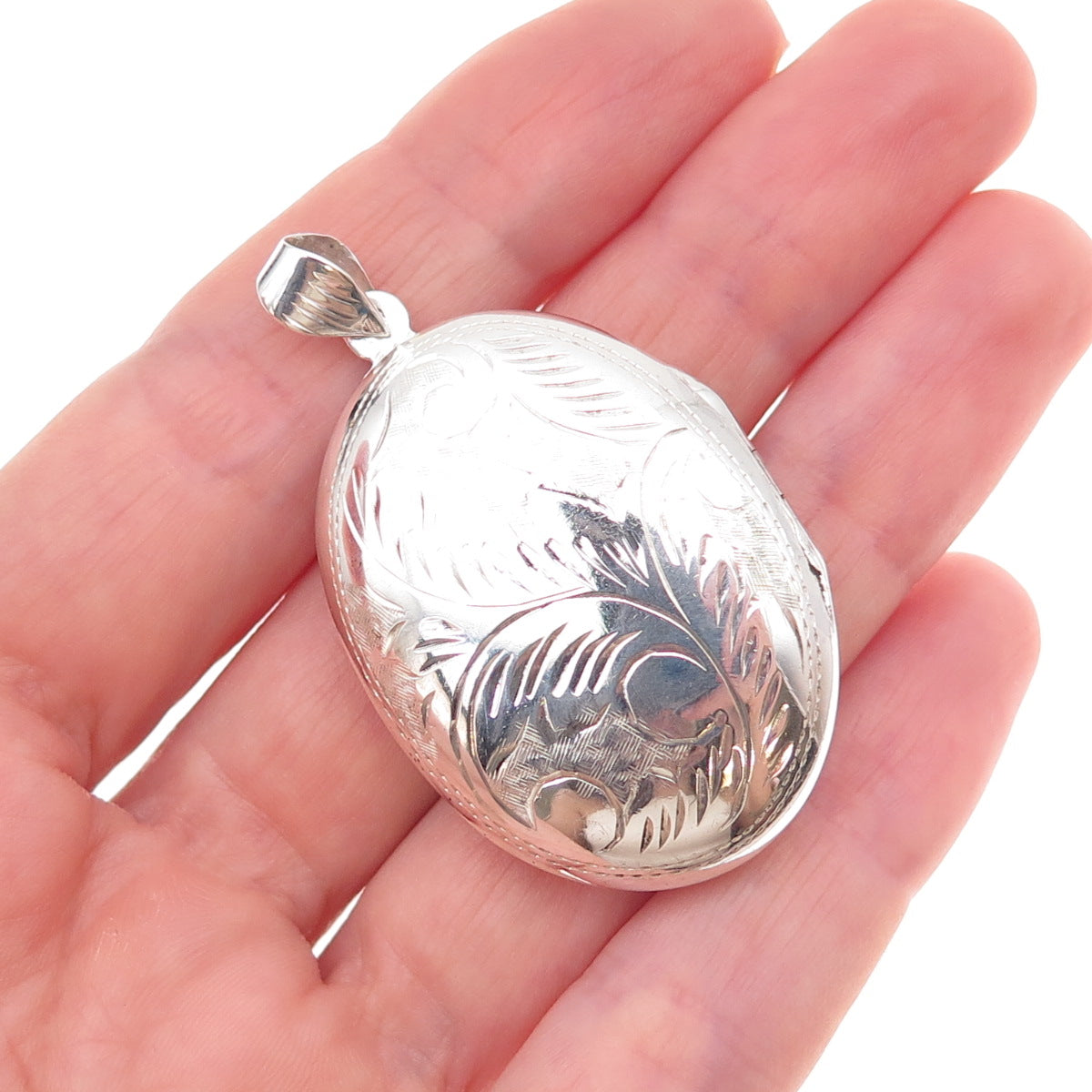 925 Sterling Silver Vintage Engraved Floral Oval Locket Pendant
