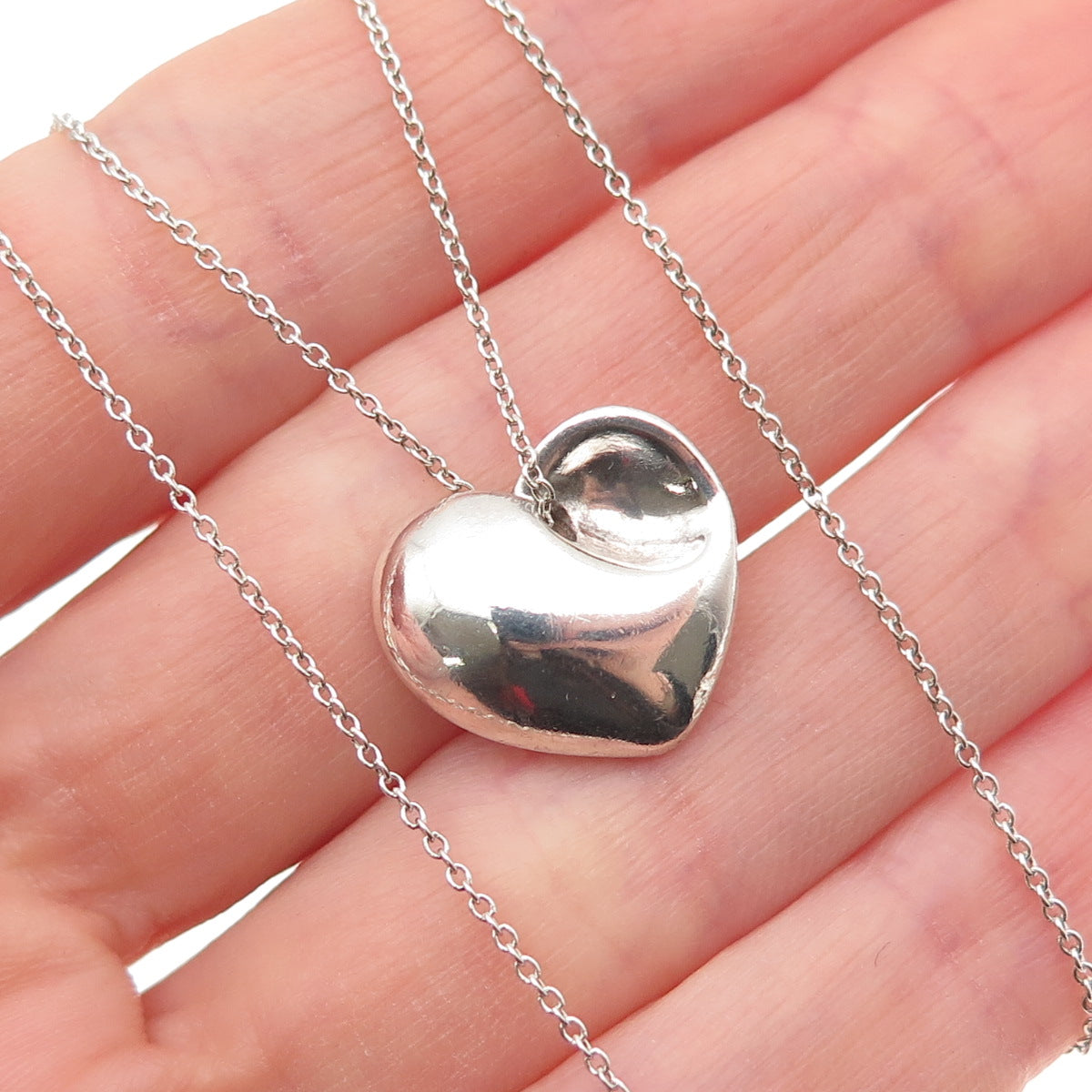 TIFFANY & CO. Sterling Silver Vintage Modernist Heart Cable Chain Necklace 16"