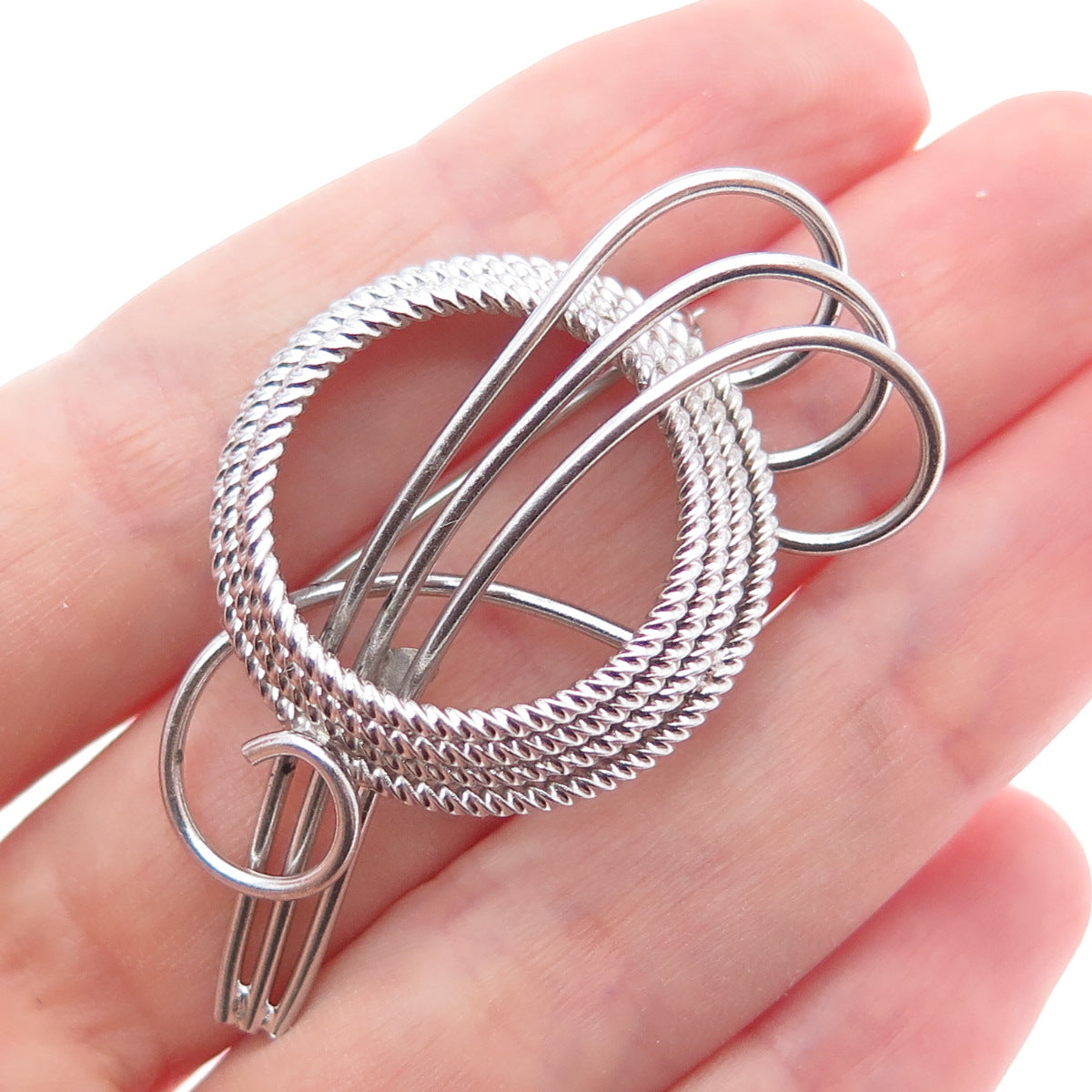 WELLS 925 Sterling Silver Vintage Twisted Circle Floral Pin Brooch
