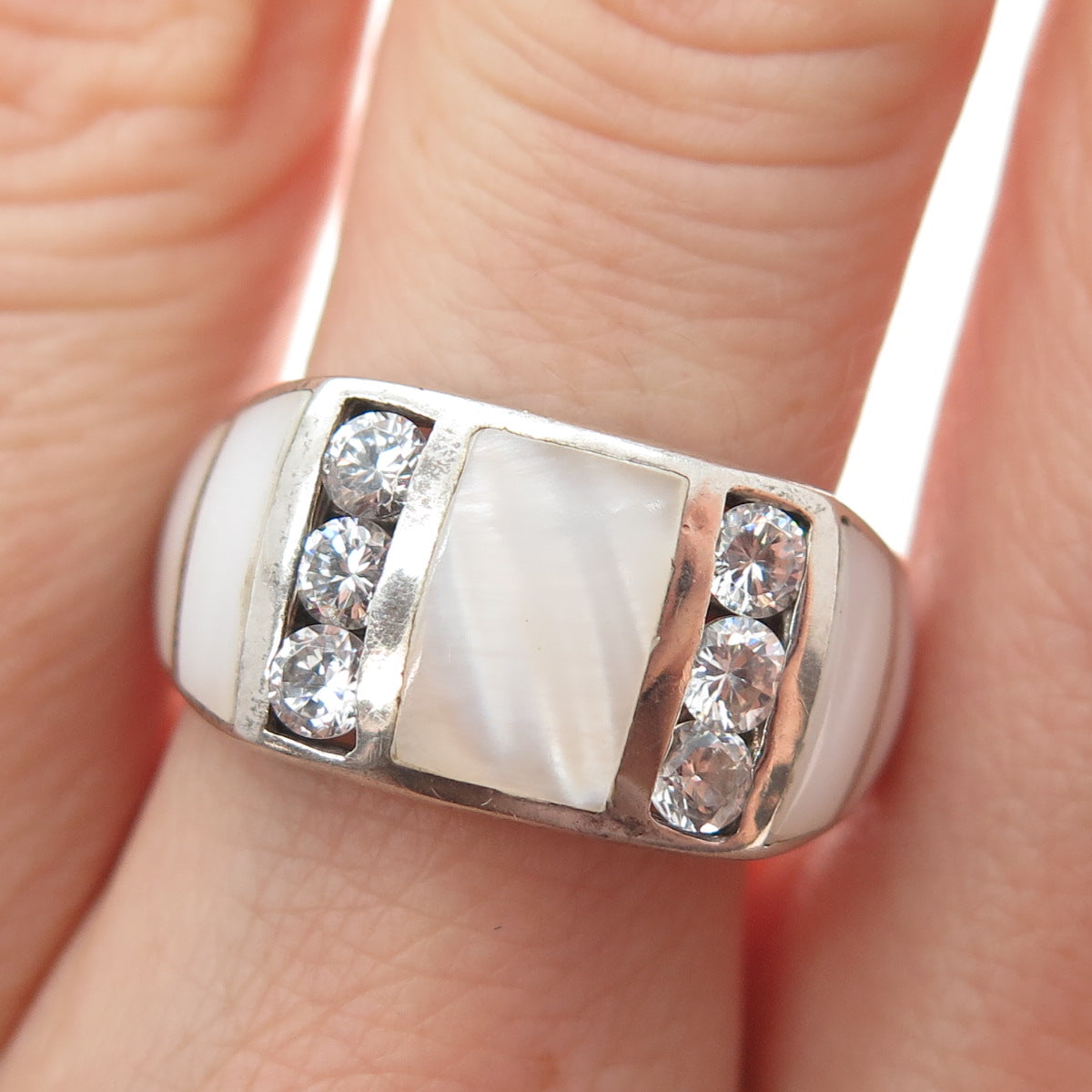 925 Sterling Silver Vintage Real MOP & Round-Cut C Z Ring Size 8