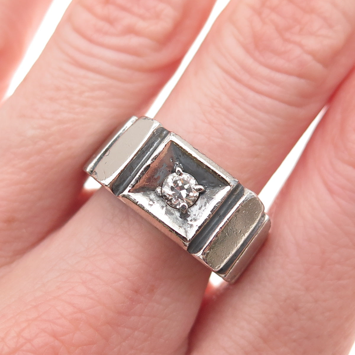 925 Sterling Silver Vintage Round-Cut C Z Oxidized Ring Size 8.75