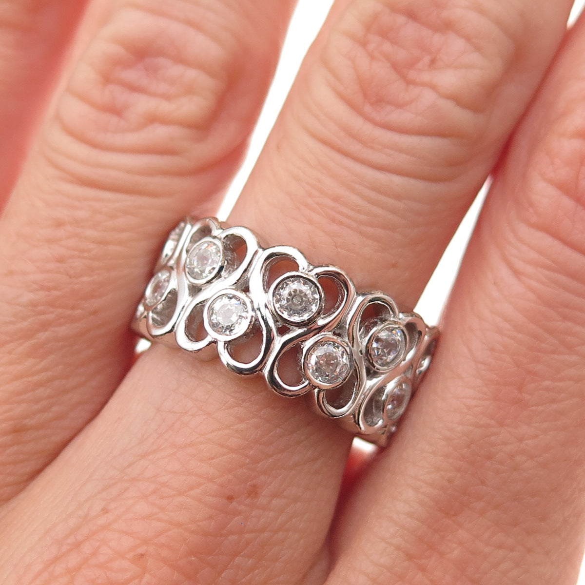 925 Sterling Silver Round-Cut C Z Heart Ornate Band Size 7.25