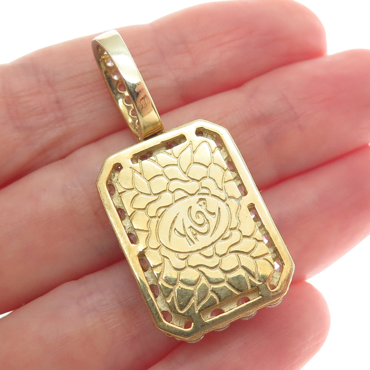 DESIGNS BY YAGI 925 Sterling Gold Plated Round-Cut Shaped C Z Sparkle Pendant