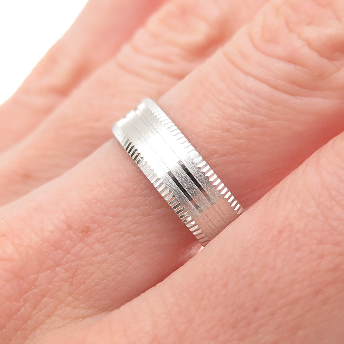 925 Sterling Silver Ribbed Band Ring Size 9.25