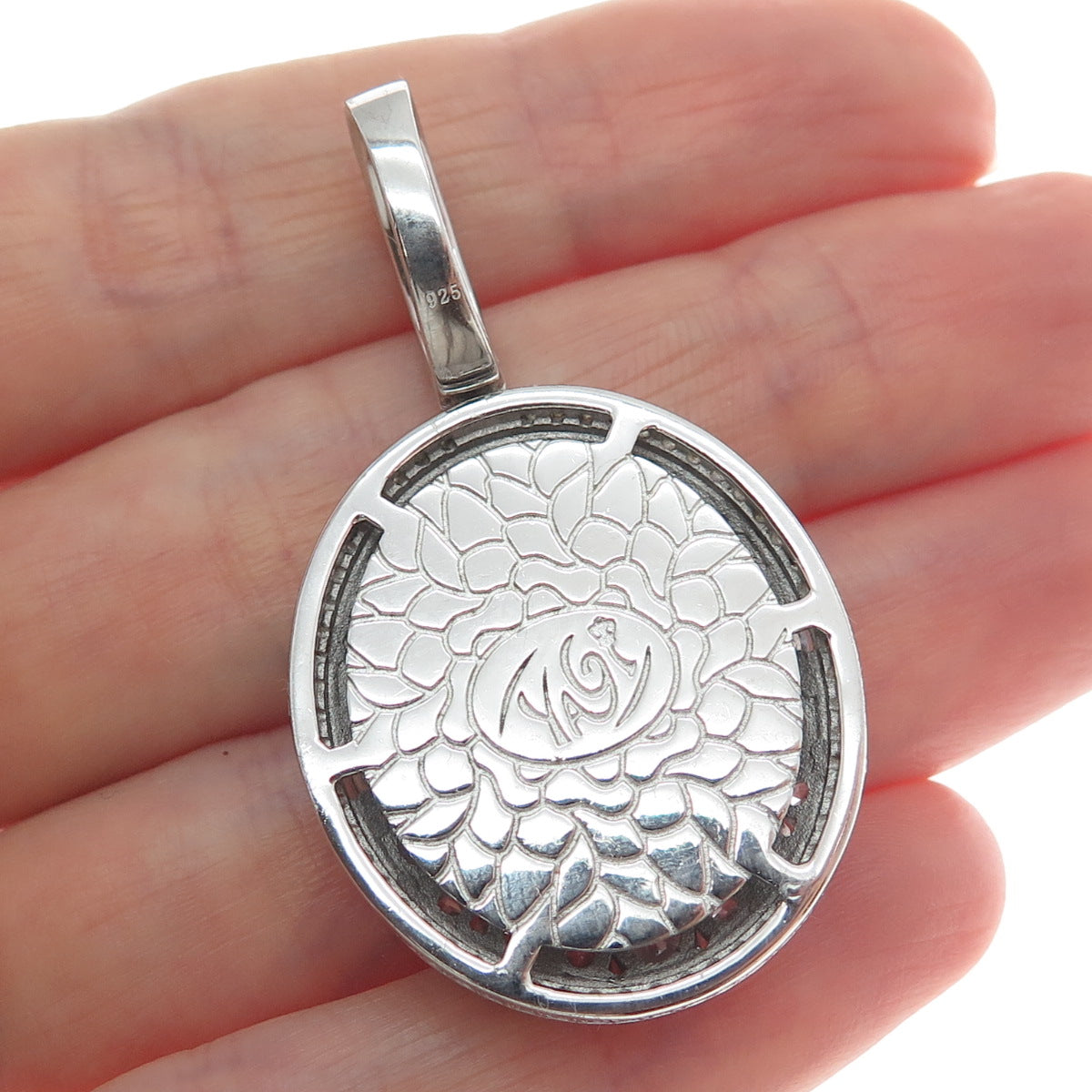 DESIGNS BY YAGI 925 Sterling Round-Cut Shaped C Z Sparkle Oval Pendant
