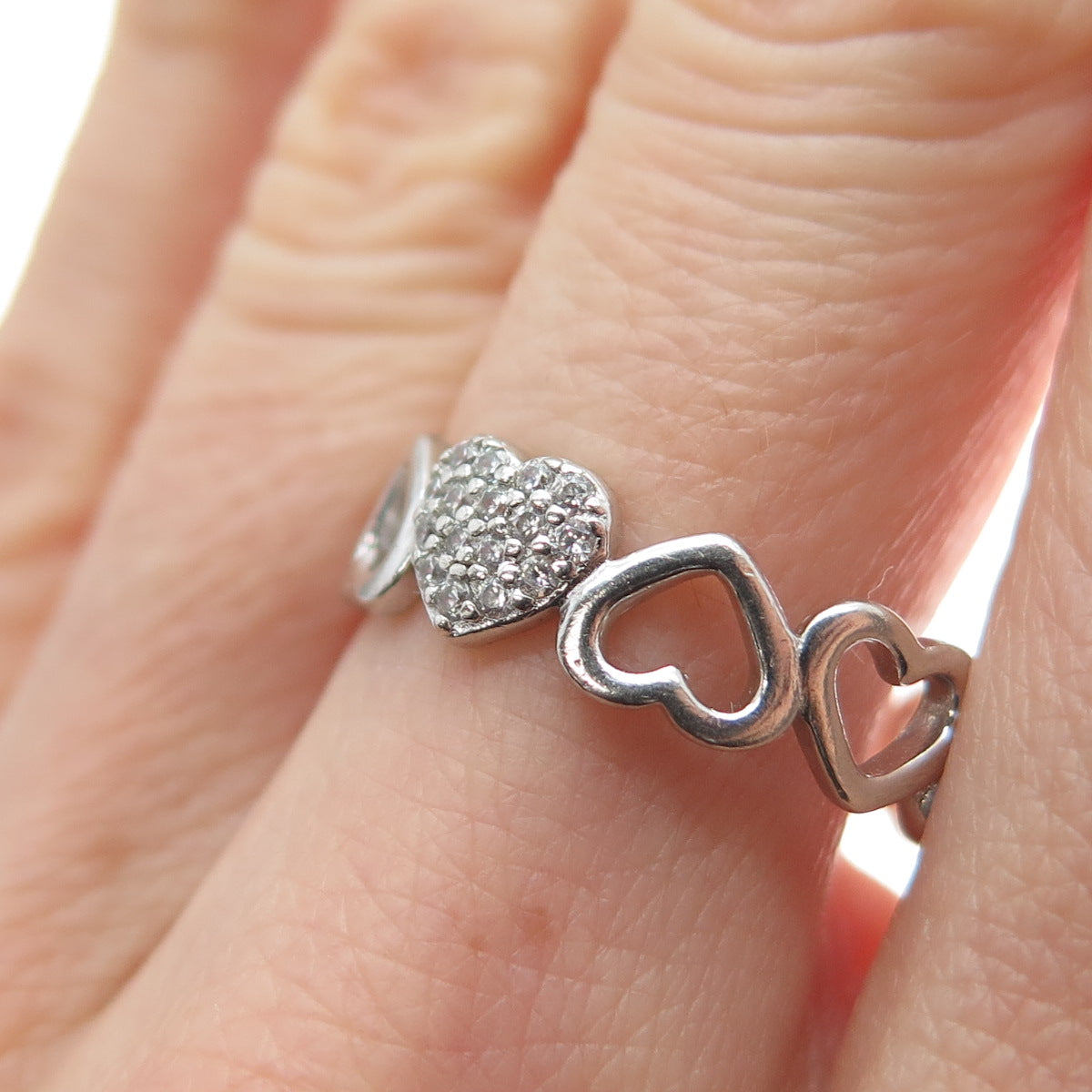 925 Sterling Silver Round-Cut C Z Heart All Around Ring Size 8