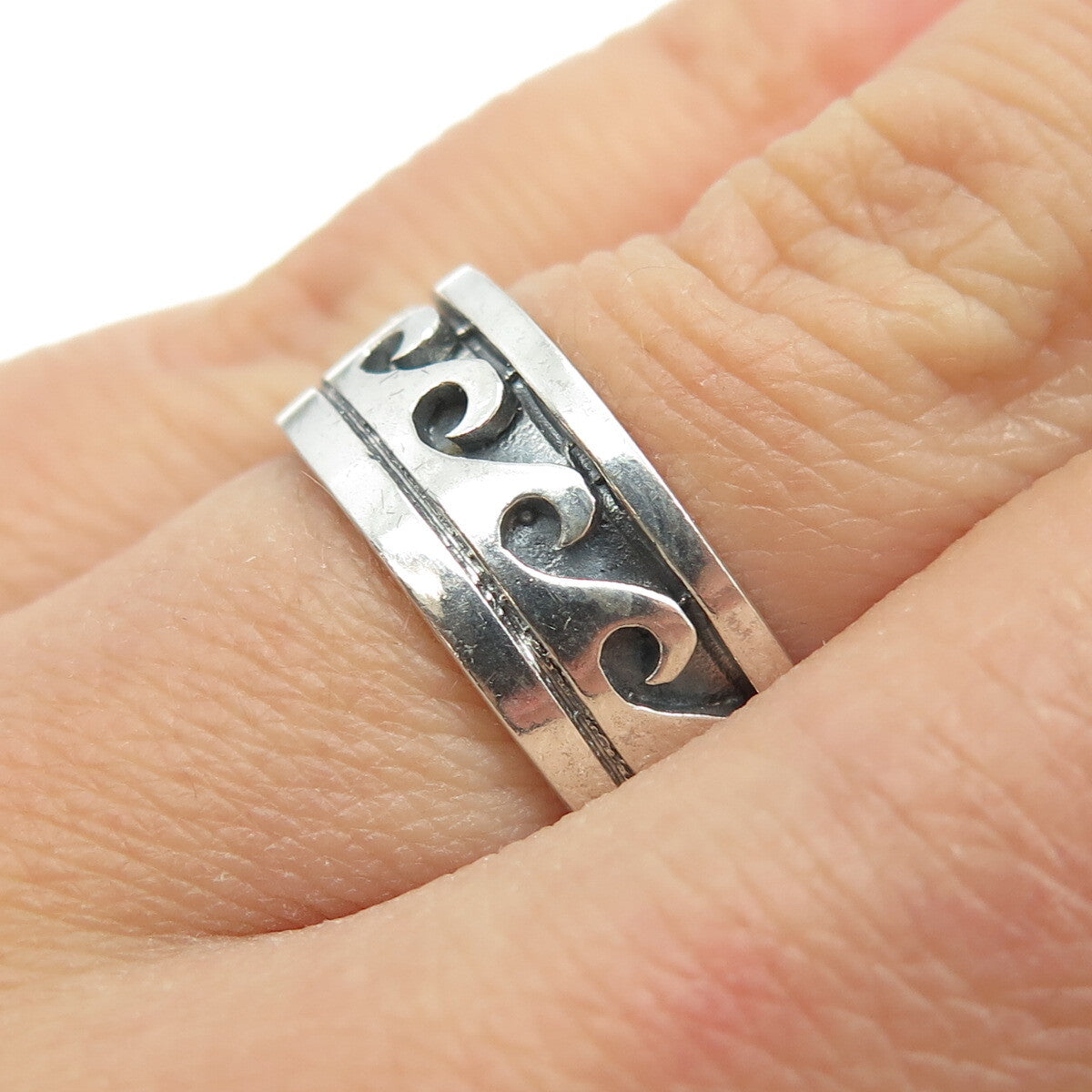925 Sterling Silver Vintage Water Pattern Band Ring Size 6.5