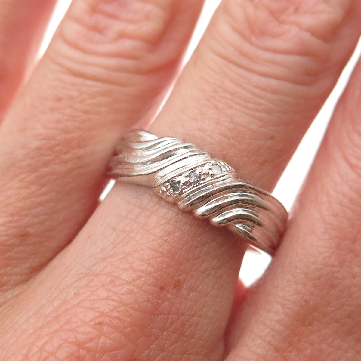 925 Sterling Silver Real Round-Cut Diamond Wavy Band Ring Size 9