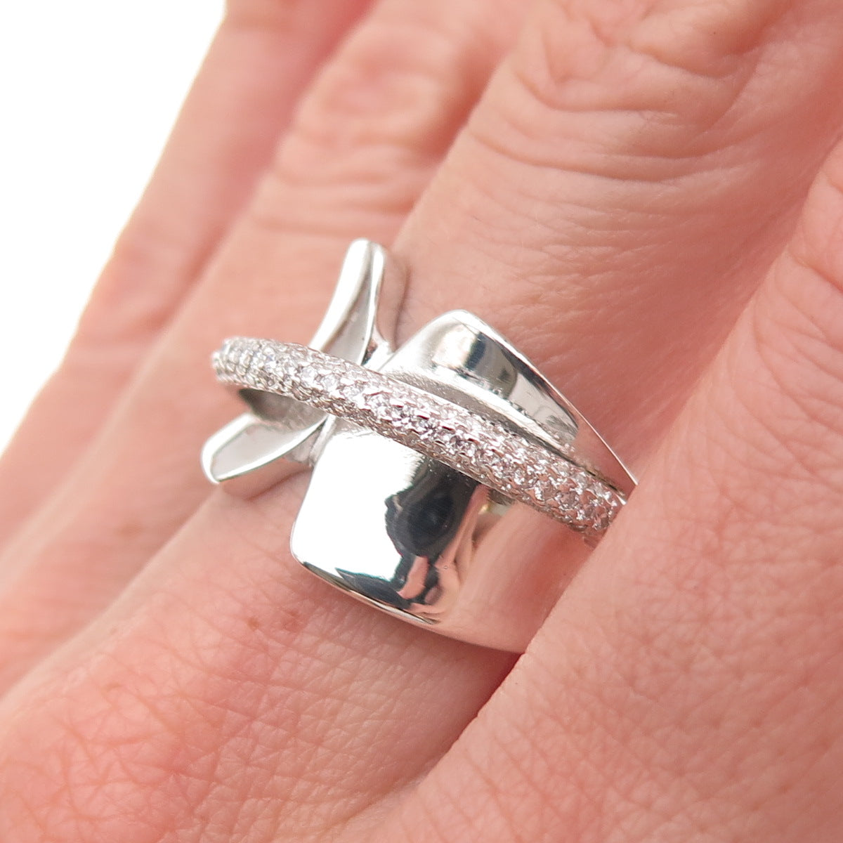 925 Sterling Silver Round-Cut C Z Modernist Ring Size 8.25
