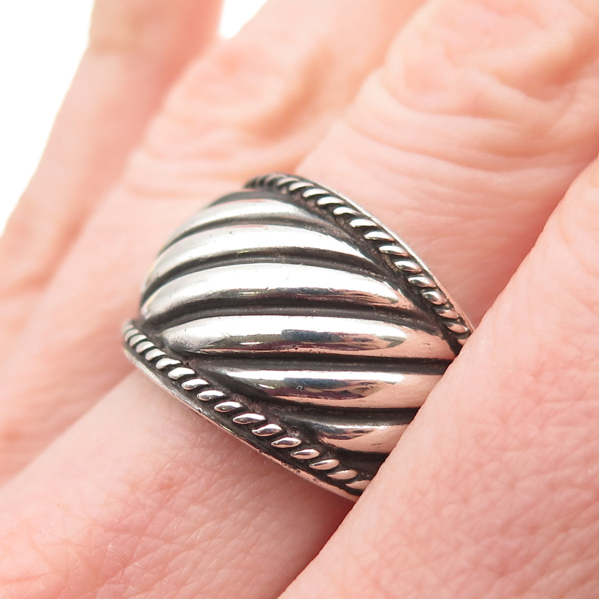 925 Sterling Silver Vintage Modernist Ribbed Oxidized Ring Size 7.25