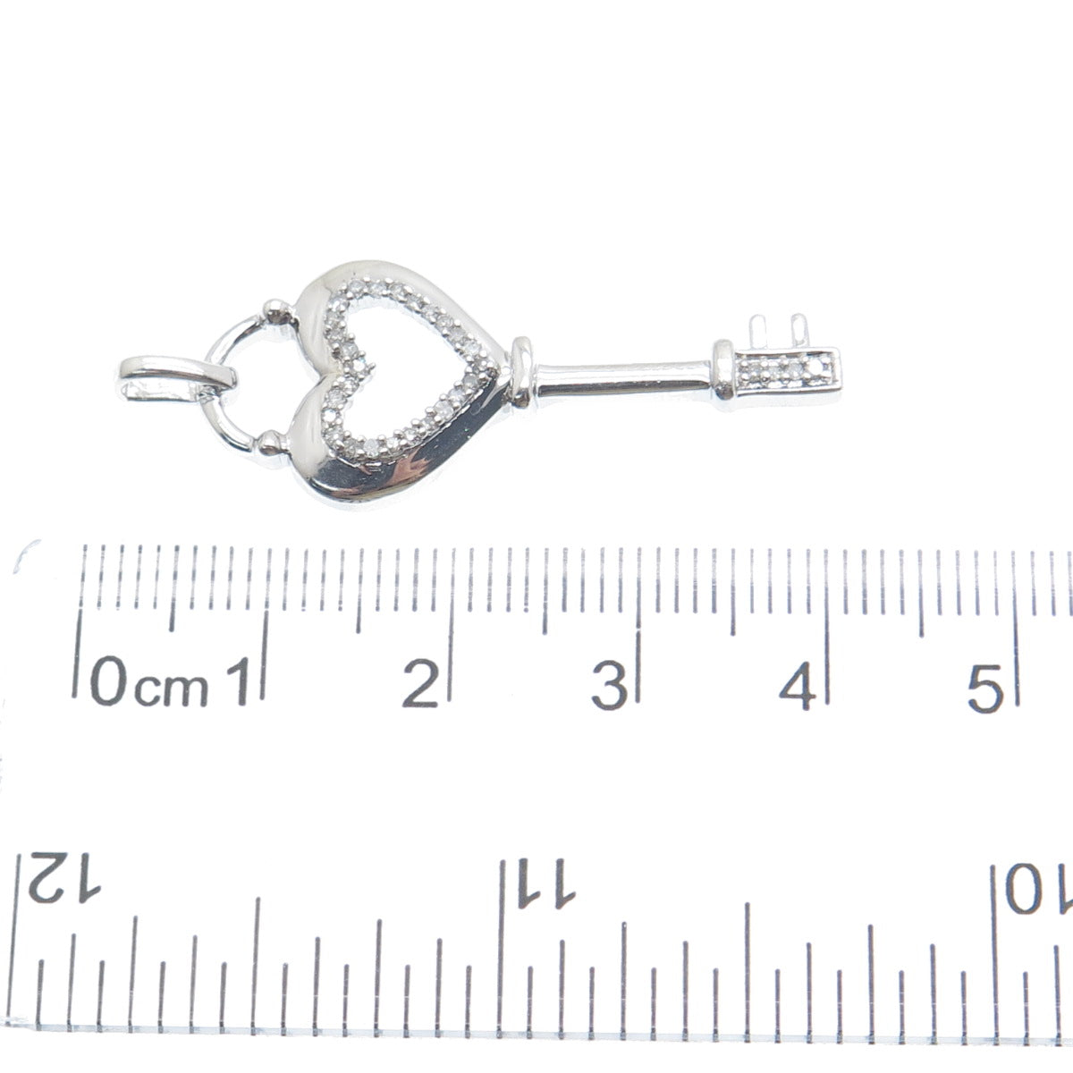 HN HENG NGAI 925 Sterling Silver Real Round-Cut Diamond Heart Key Charm Pendant