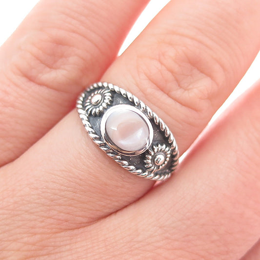 925 Sterling Silver Vintage Real MOP Flower Oxidized Ring Size 6.5