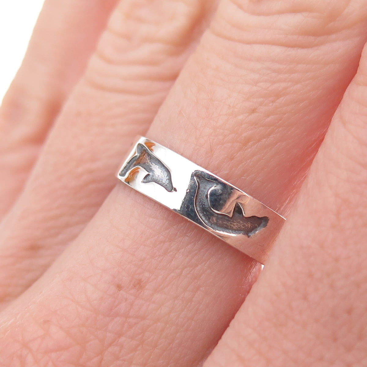 925 Sterling Silver Vintage Dolphin Oxidized Band Ring Size 6.75