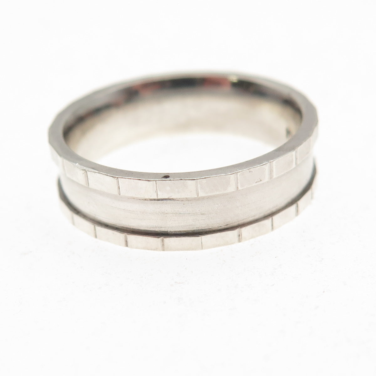 925 Sterling Silver Band Ring Size 7.75