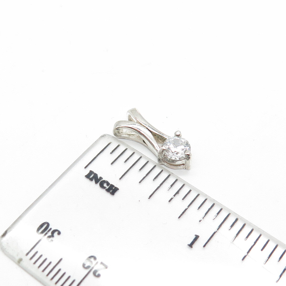 925 Sterling Silver Vintage Round-Cut Shaped White C Z Pendant