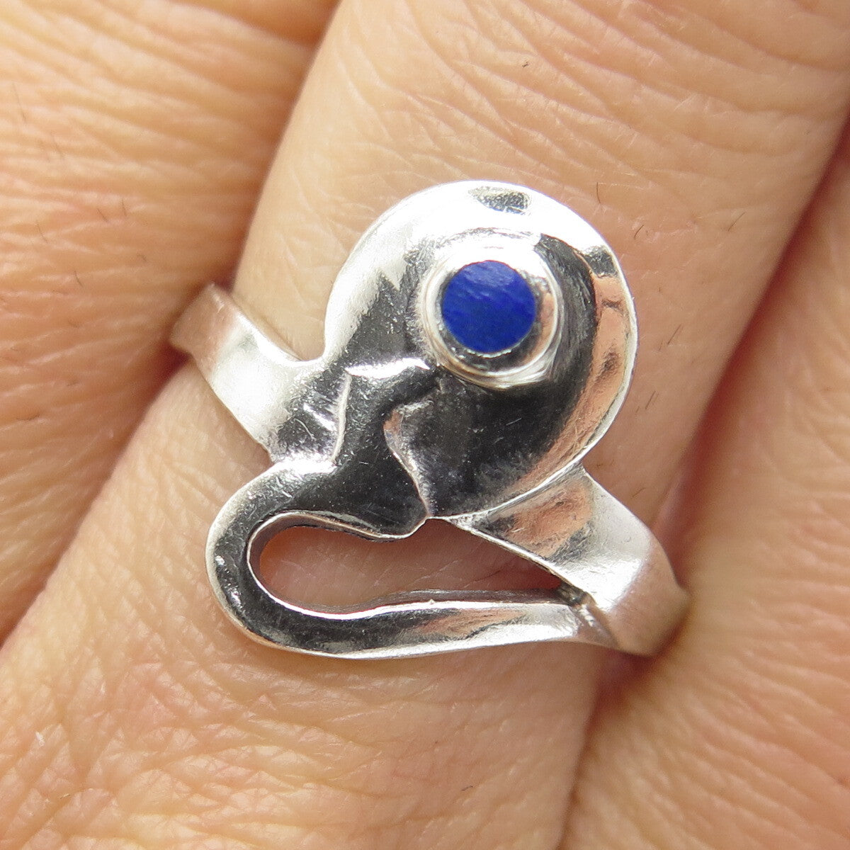 925 Sterling Silver Vintage Real Lapis Modernist Hammered Heart Ring Size 7.75