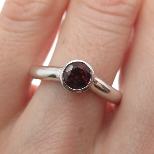 925 Sterling Silver Vintage Real Round-Cut Red Garnet Ring Size 7.25
