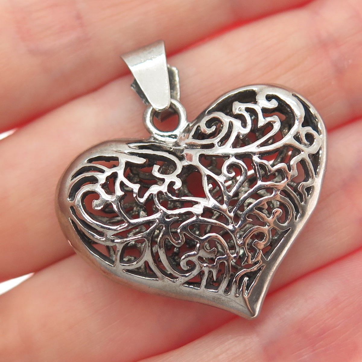 925 Sterling Silver Vintage Modernist Ornate Heart Oxidized Pendant