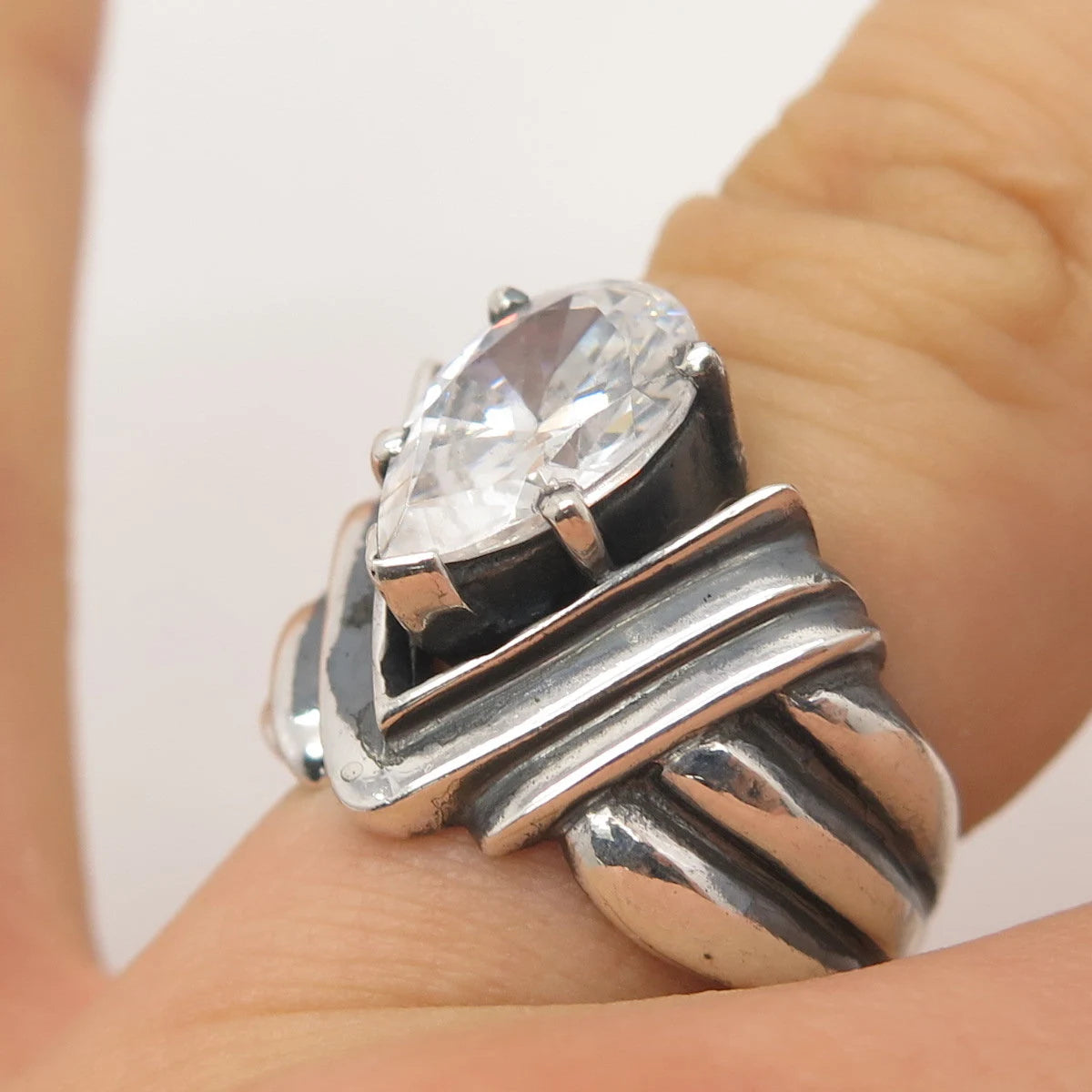 925 Sterling Silver Vintage Pear-Cut C Z Ribbed Ring Size 6
